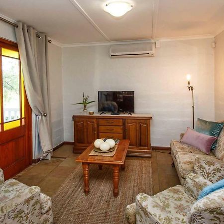 Hazenjacht Karoo Lifestyle - SPITZKOP Appartement Oudtshoorn Buitenkant foto